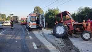 accident tractor isu - Accident rutier între un tractor și un autoturism în Argeș! 3 victime implicate!