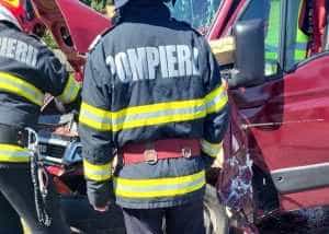 00d6c3c3 0164 4ade 89b8 1d206179df57 - ACUM! Accident cu 2 autoutilitare și un autoturism, în Schitu Golești