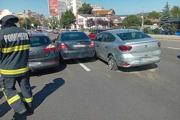 Carambol cu 3 mașini