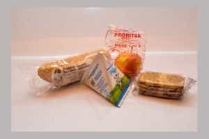 Produse lactate, fructe și legume proaspete pentru elevii și preșcolarii din Argeș 1 corn lactate fructe elevi