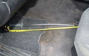 sabie - Șofer drogat cu 3 tipuri de substanțe - avea din dotare, și sabia în mașină!