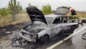 Incendiu masina - O mașină a luat foc în mers, pe Drumul Expres Craiova - Pitești! S-a făcut scrum