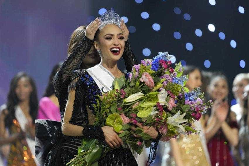 Miss Univers 2023, R’Bonney Gabriel Foto descriptiv. Sursă foto: nbcnews.com