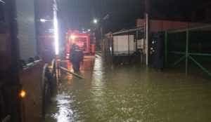 Pompierii, solicitați la foc continuu pentru evacuarea apei din gospodăriile argeșenilor 1 1960bf90 6abe 41e4 b5ee 69e5e637de09 - Pompierii, solicitați la foc continuu pentru evacuarea apei din gospodăriile argeșenilor