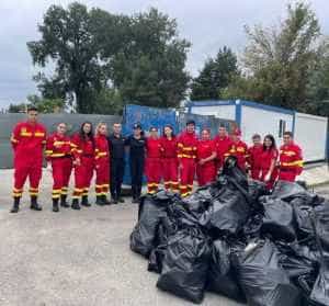 Pompierii argeșeni au participat la „Ziua Curățeniei Naționale” 2 1aa8dbcd 6a13 44ba 91bb eb7543987412 - Pompierii argeșeni au participat la „Ziua Curățeniei Naționale”