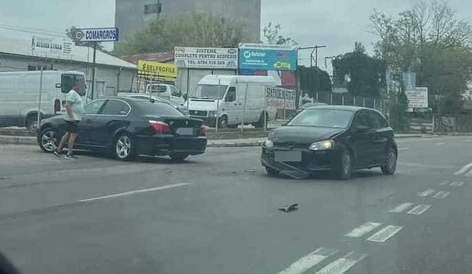 Accident cu 2 mașini