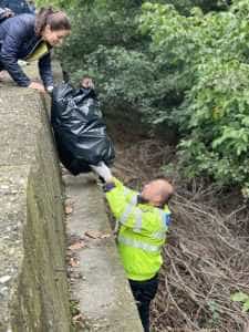 8a50e4f7 aa1c 4726 8fb7 ba9edc8bbb14 - (VIDEO) Ziua de Curățenie Națională- marcată de polițiștii și jandarmii argeșeni!