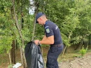 WhatsApp Image 2023 09 16 at 12.01.12 - (VIDEO) Ziua de Curățenie Națională- marcată de polițiștii și jandarmii argeșeni!