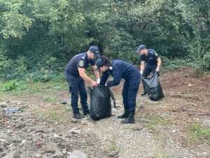 WhatsApp Image 2023 09 16 at 12.01.13 - (VIDEO) Ziua de Curățenie Națională- marcată de polițiștii și jandarmii argeșeni!