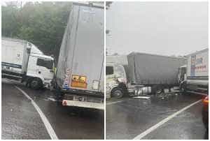 page 2 - (VIDEO) Impact frontal între două TIR-uri, la Cotmeana! Scurgeri de carburant pe carosabil