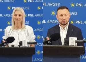 Ministrul Mediului a fost în Pitești. ”Este important ca Pădurea Trivale să fie protejată” 1 Alina Gorghiu si Mircea Fechet - Ministrul Mediului a fost în Pitești. ”Este important ca Pădurea Trivale să fie protejată”