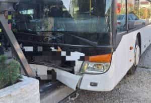 accident e1695726248454 - ACUM! Accident cu două mașini în Argeș! Trei femei au ajuns la spital!