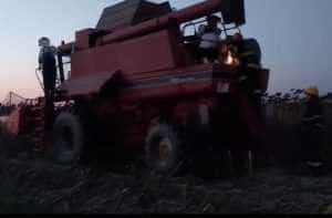 43c4111c 8d42 4f2b 94db abf86f41eea5 - (VIDEO) Incendiu în Topoloveni! O combină agricolă a luat foc