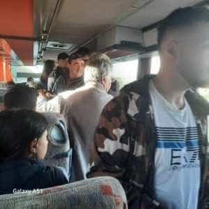 autocar - România 2023! Călătorii au fost puși să meargă kilometri pe jos, cu bagaje, după ce un tren s-a defectat în Argeș!