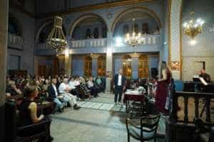 ”Cioburi de oglindă”, cu Maia Morgenstern, la Sinagoga din Pitești! 1 Sursă foto: Facebook Primăria Municipiului Pitești.