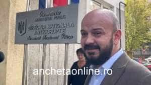 (VIDEO) Directorul medical al spitalului din Mioveni- chemat la DNA pentru audieri 1 ab8791e6 aba5 42e2 882d 95b91e12ba1d - (VIDEO) Directorul medical al spitalului din Mioveni- chemat la DNA pentru audieri