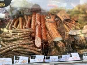 Ansamblul ”Plaiuri Muscelene”, la târgul de produse tradiționale de 1 Decembrie - ”Poftim, din România!” 28 Sursă foto: MADR