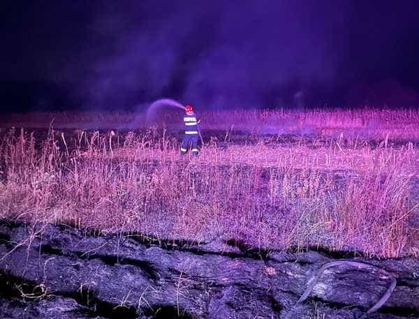 Incendiu de vegetație noaptea
