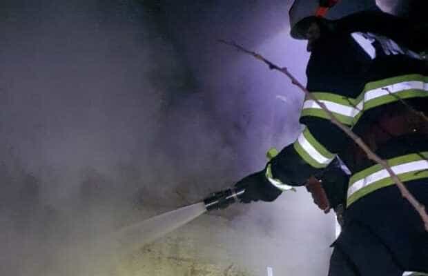 Incendiu la o locuință din comuna Dragoslavele. Femeie cu arsuri transportată la spital! 1 incendiu casa