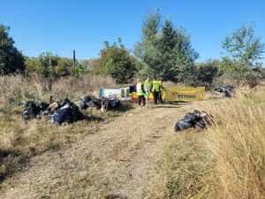 Voluntarii au strâns gunoaiele în zona Podul Viilor! 19 Sursă foto: Facebook Cristian Gentea.