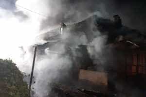 ACUM! Incendiu la o gospodărie din Topoloveni 1 9db443bb d36c 41a2 b8de 1ada67b855b5 - ACUM! Incendiu la o gospodărie din Topoloveni