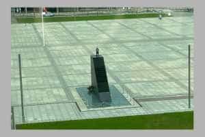 Untitled Project 4 - (VIDEO) Alertă în centrul Varșoviei! Un bărbat amenință că se va arunca în aer!