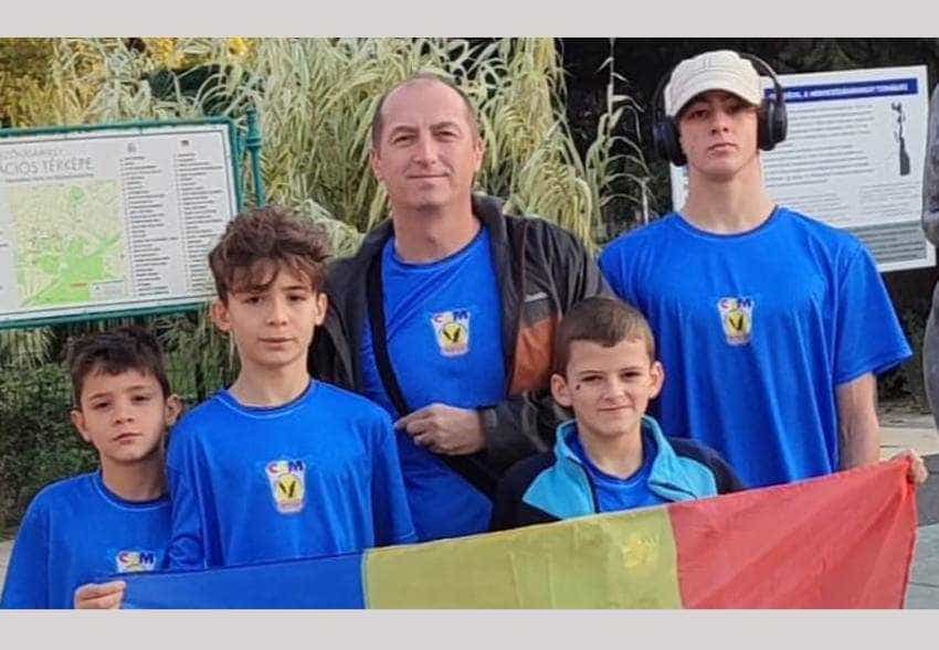 sportivi csm pitesti la inot Sursă foto: csmpitesti.ro.