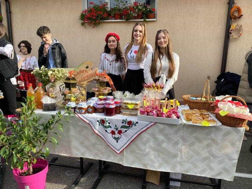 Pitești școală târg