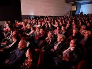 „Dacii și românii.ro” - succes absolut pe scena din Ploiești 2 poza final teatru