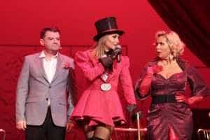 „Dacii și românii.ro” - succes absolut pe scena din Ploiești 3 poza final teatru