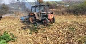 WhatsApp Image 2023 10 24 at 17.39.33 - (VIDEO) În Argeș! Tractor înghițit complet de flăcări pe un câmp!