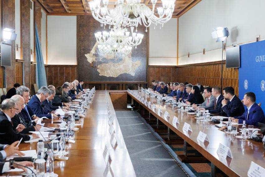 patronatele și sindicatele, în Consiliul Național Tripartit Ciolacu, SBO Sursă foto: Facebook Guvernul României.