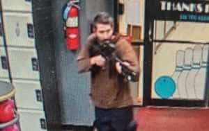 MCZoYXNoPTZlOGI1OTg1Mjk5YWUwMmQ2NjJlNzNmZmE5ZjYxNWFh.thumb - Atac armat în SUA, soldat cu 22 de morți și 50 de răniți