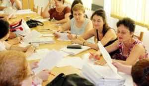 Vin banii pentru prima de carieră profesională pentru angajații din educație 1 cancelarie profesori bani