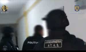(VIDEO) Percheziții în Argeș! Minore drogate și obligate să se prostitueze 1 2e2abdf1 817a 4c2e b842 975710e226c2 - (VIDEO) Percheziții în Argeș! Minore drogate și obligate să se prostitueze
