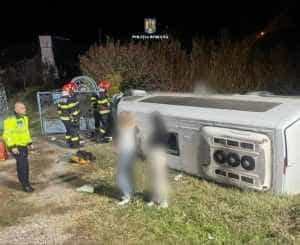 microbuz - (VIDEO) Accident grav pe DN7! Un microbuz cu 12 pasageri implicat!