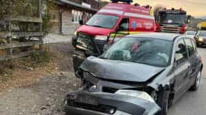 smurd e1698770076103 - Accident cu 3 mașini în Valea Mare Pravăț! O tânără de 20 de ani a avut nevoie de îngrijiri!