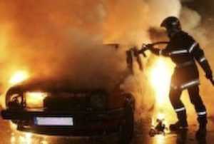 masina in flacari - Incendiu la Suseni! O mașină a fost distrusă de flăcări