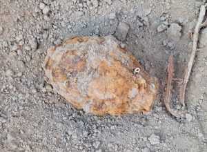 WhatsApp Image 2023 11 07 at 09.00.18 - Pericol de explozie! Grenadă găsită într-o gospodărie din Bascov