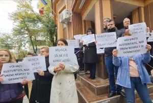 214f6af2 e324 4f83 9411 c8aa1475f4f3 - O nouă zi de protest la Casa Județeană de Pensii Argeș