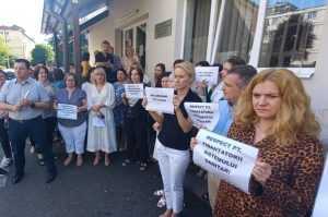 A cincea zi de proteste la Casele Județene de Asigurări de Sănătate 30 cats - A cincea zi de proteste la Casele Județene de Asigurări de Sănătate