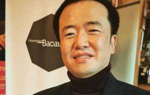 Dirijorul coreean Byoungdon Kang a murit, după ce a căzut de la etajul 9! A dirijat și orchestra de suflători a Filarmonicii Pitești! 25 Dirijorul coreean Byoungdon Kang - Dirijorul coreean Byoungdon Kang a murit, după ce a căzut de la etajul 9! A dirijat și orchestra de suflători a Filarmonicii Pitești!