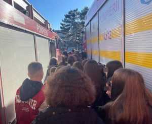„Școala Altfel”: Pompierii argeșeni vizitați de copii, profesori și părinți 2 9efe2444 b261 4bc1 b7f4 0f48b50f8dbe - „Școala Altfel”: Pompierii argeșeni vizitați de copii, profesori și părinți