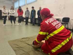 „Școala Altfel”: Pompierii argeșeni vizitați de copii, profesori și părinți 4 b92f5a3b 0c2c 4de2 9a84 5e289cdd3865 - „Școala Altfel”: Pompierii argeșeni vizitați de copii, profesori și părinți