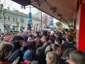 saorma black friday cluj 74529900 - (VIDEO) Îmbulzeală la shaorma gratis de Black Friday