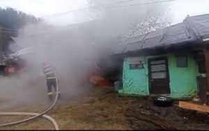 326770ca 3cb6 4970 9f2e b6c552d30090 - (VIDEO) Incendiu în Berevoiești! O anexă gospodărească a luat foc