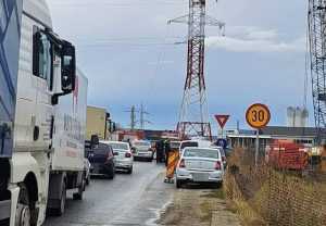 624e20a7 57b4 47eb 8db0 b8b1ccd72108 - Accident la ieșirea de pe A1! Trei mașini implicate