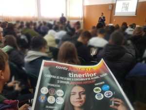 Mai multe licee din Pitești, vizitate de polițiștii argeșeni! 1 de4005b5 de92 46d5 bccf cd2bda5f42ee - Mai multe licee din Pitești, vizitate de polițiștii argeșeni!