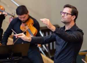 Violoncelistul Ștefan Cazacu revine pe scena Filarmonicii Pitești 1 concert Filarmonica