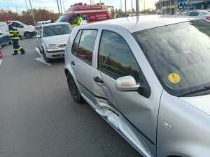 Pitești: Impact între două mașini, lângă Ramada! 30 b1435466 9919 4a7c bcf7 28403287da69 - Pitești: Impact între două mașini, lângă Ramada!